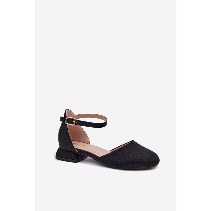E-shop EVENTO Detské čierne sandále na nízkom podpätku Nelly