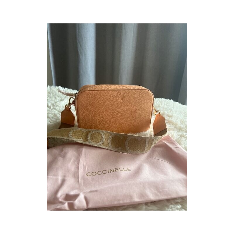 Dámska kabelka kožená Coccinelle peach cross 68753510