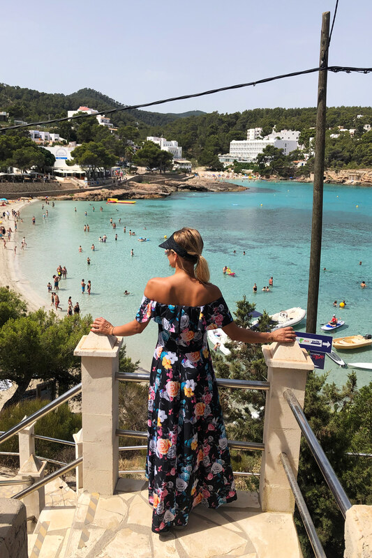 Numoco Dlhé šaty s volánmi - čierna + farebné kvety 194-3