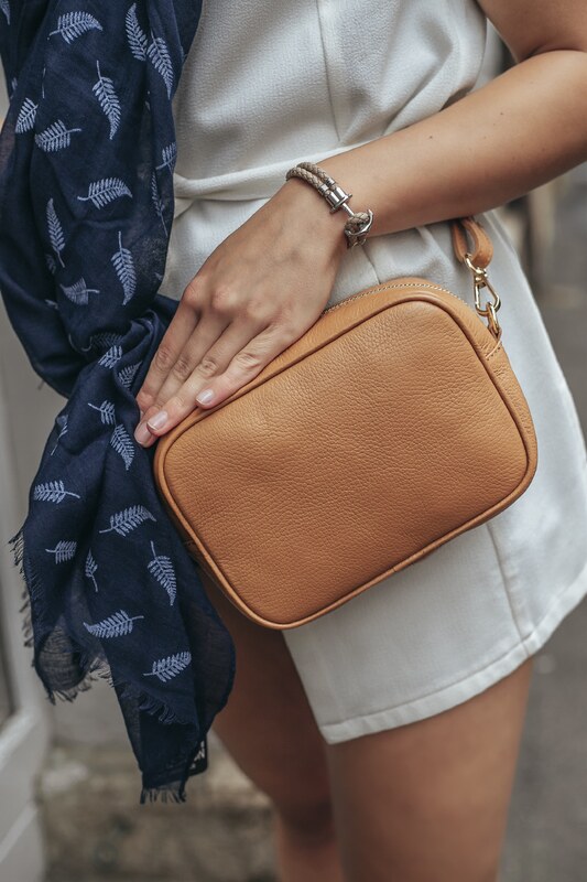 Biela kožená talianska crossbody kabelka Bala Bianca s prídavným pruhom II NovaKabelka.sk