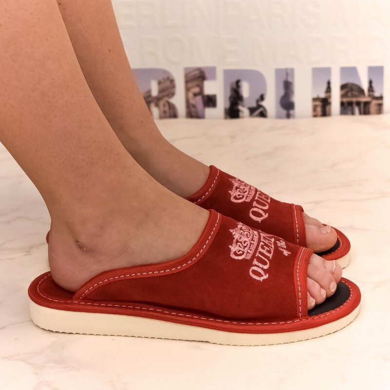 JOHN-C Luxusné dámske červené papuče QUEEN of the HOUSE