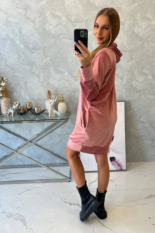 K-Fashion Velúrové šaty s kapucňou tmavo ružové