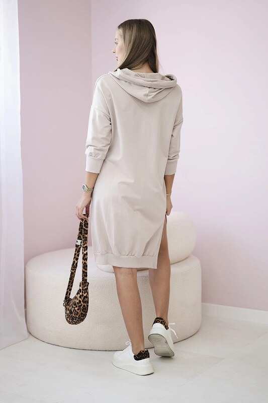 Šaty 9078 s kapucňou a dlhším chrbtom