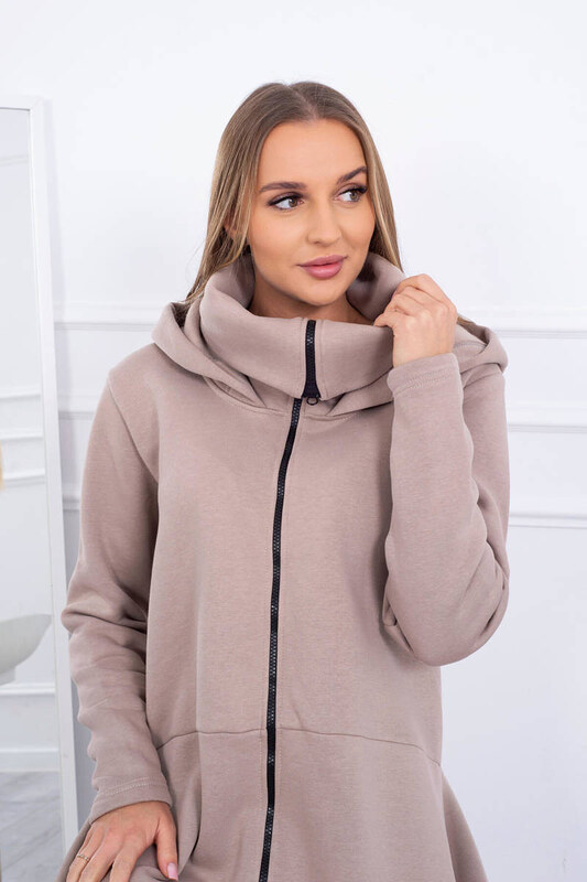 Béžové zateplené šaty s dlhšími bokmi 21756 - Kesi