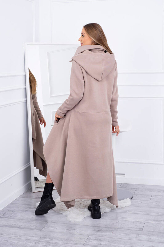 Béžové zateplené šaty s dlhšími bokmi 21756 - Kesi