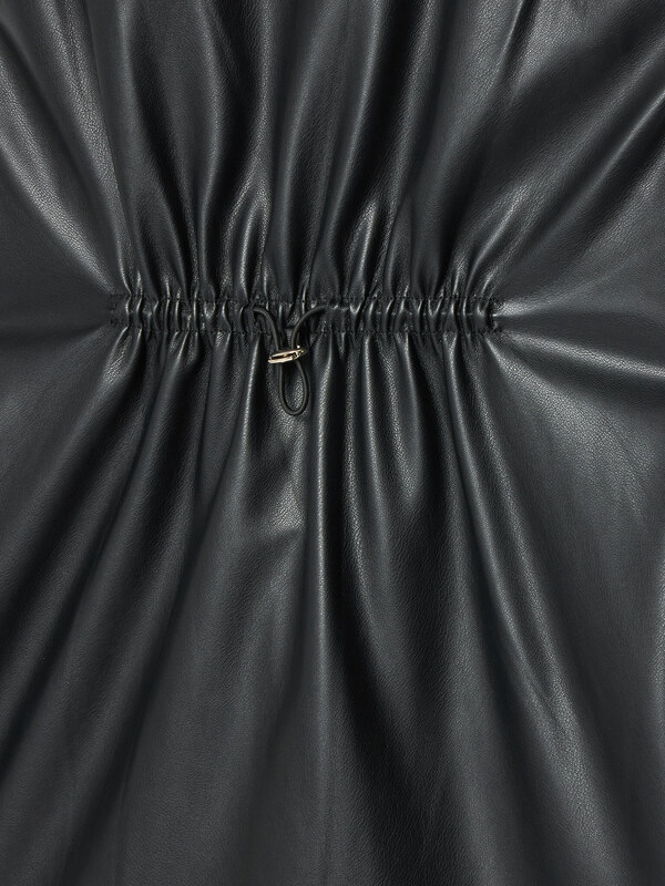 Elegantné šaty Guess