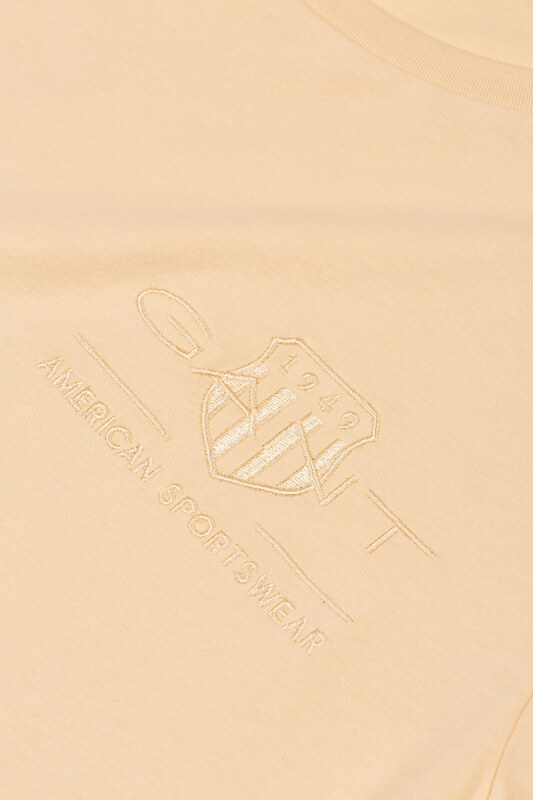 TRIČKO GANT REG TONAL SHIELD SS T-SHIRT DUSTY LIGHT YELLOW