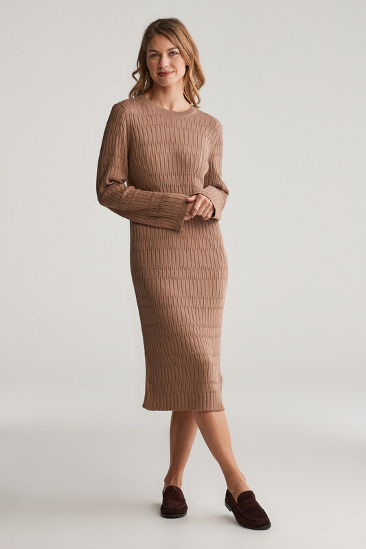 ŠATY GANT TEXTURED KNIT DRESS ROASTED WALNUT