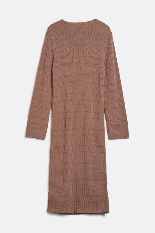 ŠATY GANT TEXTURED KNIT DRESS ROASTED WALNUT