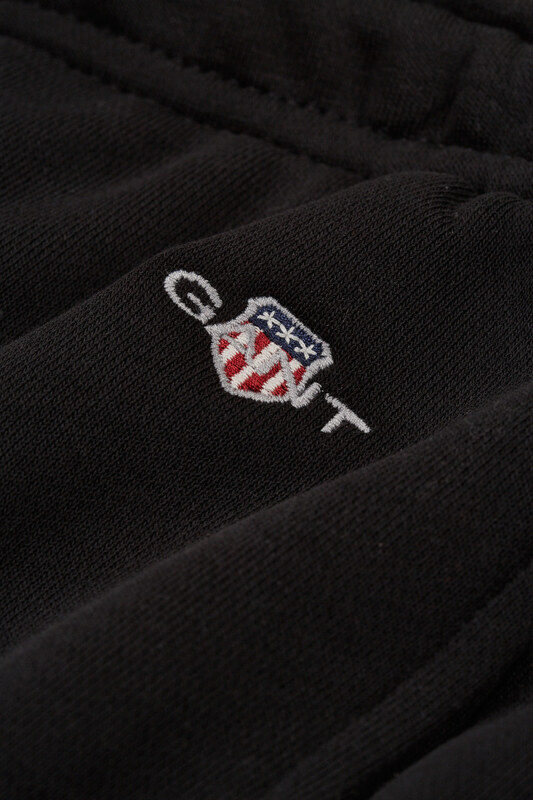 TEPLÁKOVÉ ŠORTKY GANT REG SHIELD SHORTS BLACK