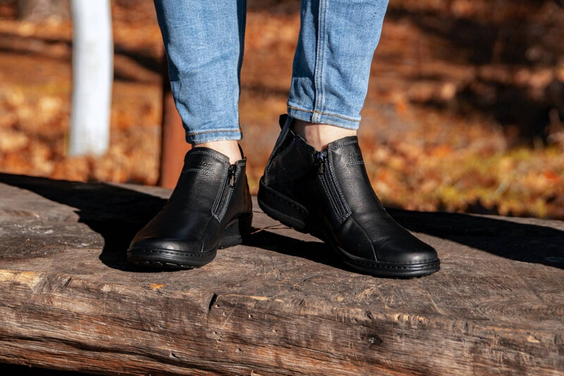 Lehké a pohodlné dámské kotníkové boty z přírodní kůže - HELIOS KOMFORT 642, černá