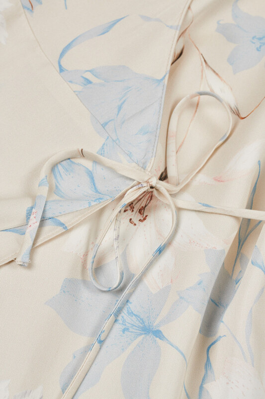 ŠATY GANT FLORAL PRINT WRAP SS FRILL DRESS PUTTY