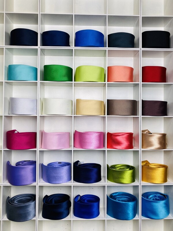 Webmoda Pánska zeleno-žltá saténová úzka kravata - UNI