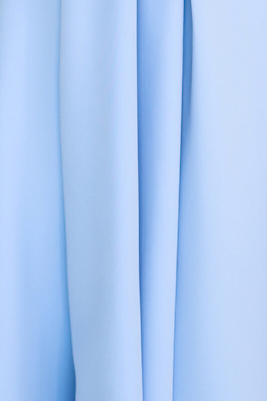 Numoco SCARLETT - rozviate midi šaty s véčkovým výstrihom a opaskom - svetlomodré 348-12