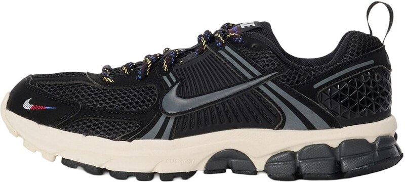 Nike Sportswear Tenisky 'VOMERO' čierna