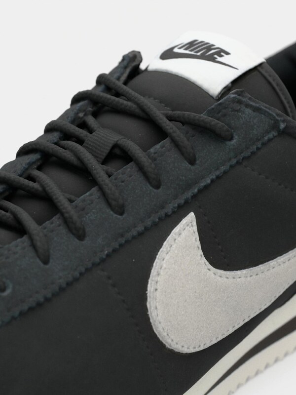 Nike Sportswear Nízke tenisky 'Cortez Premium' striebornosivá / čierna