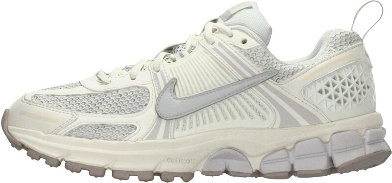 Nike Sportswear Tenisky 'Zoom Vomero 5' striebornosivá / šedobiela