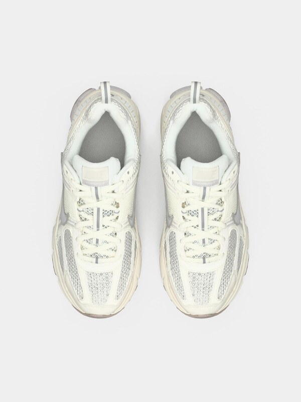 Nike Sportswear Tenisky 'Zoom Vomero 5' striebornosivá / šedobiela