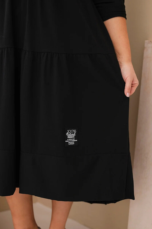 K-Fashion Dámske bavlnené plus veľkosť šaty s volánikmi a volánovými rukávmi čierne