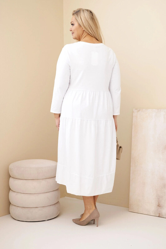 K-Fashion Dámske bavlnené šaty s volánmi a volánovými rukávmi v bielej farbe