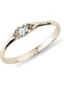 Tenký zlatý prsteň s okrúhlym diamantom KLENOTA R0299203