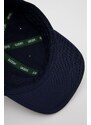 Detská bavlnená čiapka Lacoste tmavomodrá farba, s nášivkou