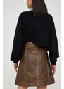 Kožená sukňa Gestuz hnedá farba, mini, áčkový strih