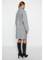 Trendyol Collection Šedý oversize kabát so širokým strihom a dlhou známkou