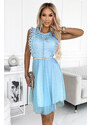 numoco basic 454-4 Šaty GRETA s čipkou a zlatým opaskom - MODRÉ