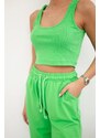 MladaModa Crop-topová tepláková súprava na ramienka model 9334 neónovo zelená