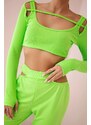 MladaModa Tepláková súprava s crop-topovou blúzkou model 9340 neónovo zelená