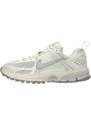 Nike Sportswear Tenisky 'Zoom Vomero 5' striebornosivá / šedobiela