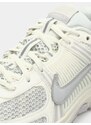 Nike Sportswear Tenisky 'Zoom Vomero 5' striebornosivá / šedobiela