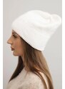 MladaModa Dámska čiapka s jemným zdobením s kamienkami model K445 biela