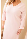 K-Fashion Dámske šaty nadmernej veľkosti s výstrihom do V a rukávmi púdrovo ružovej farby