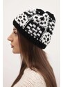 MladaModa Dámska čiapka s farebnou priadzou a hrubým úpletom K355 čierna+biela