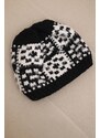 MladaModa Dámska čiapka s farebnou priadzou a hrubým úpletom K355 čierna+biela